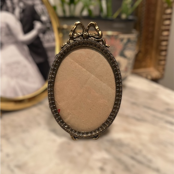 Vintage Oval Photo Frame - Picture 3 of 6
